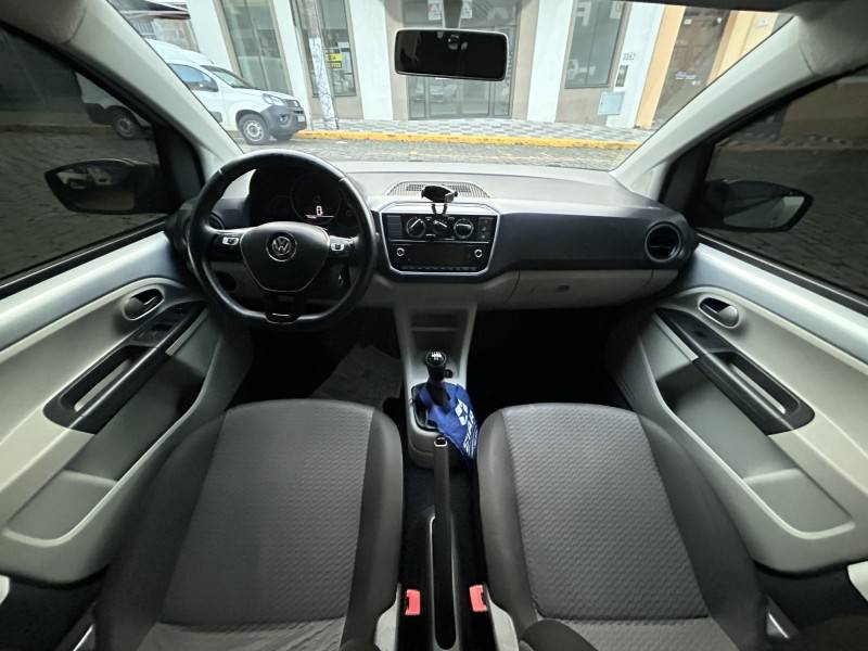 VOLKSWAGEN - UP - 2017/2018 - Prata - Sob Consulta